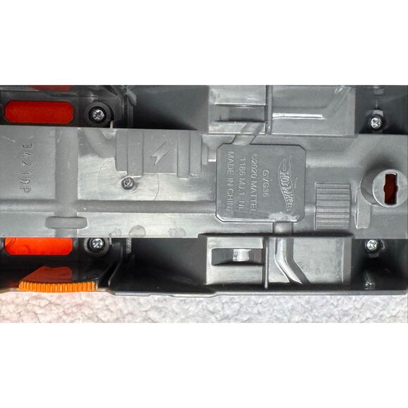 Hot Wheels Dragon Launch & Shark Chomp Transporters With 5 Cars - Picture 8 of 9